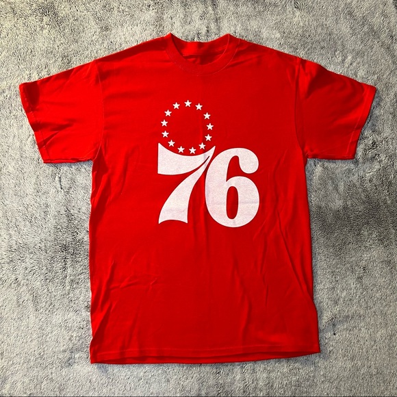 ✨ SOLD ✨ Philadelphia 76ers T-Shirt - Picture 1 of 1